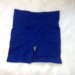 Yummie Ultra Light Shaping Short Soda S/M NWT